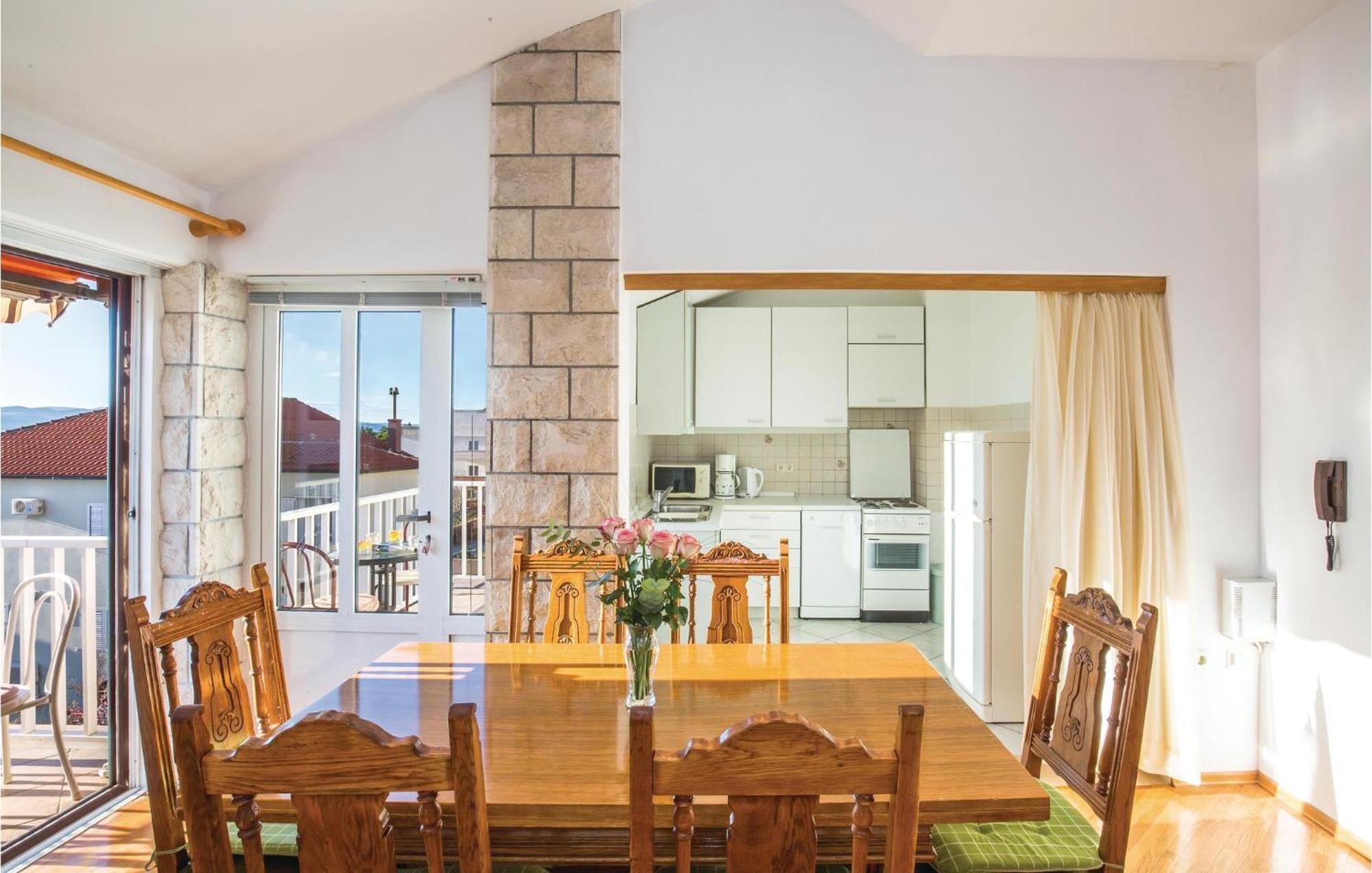 3 Bedroom Amazing Apartment In Makarska Buitenkant foto