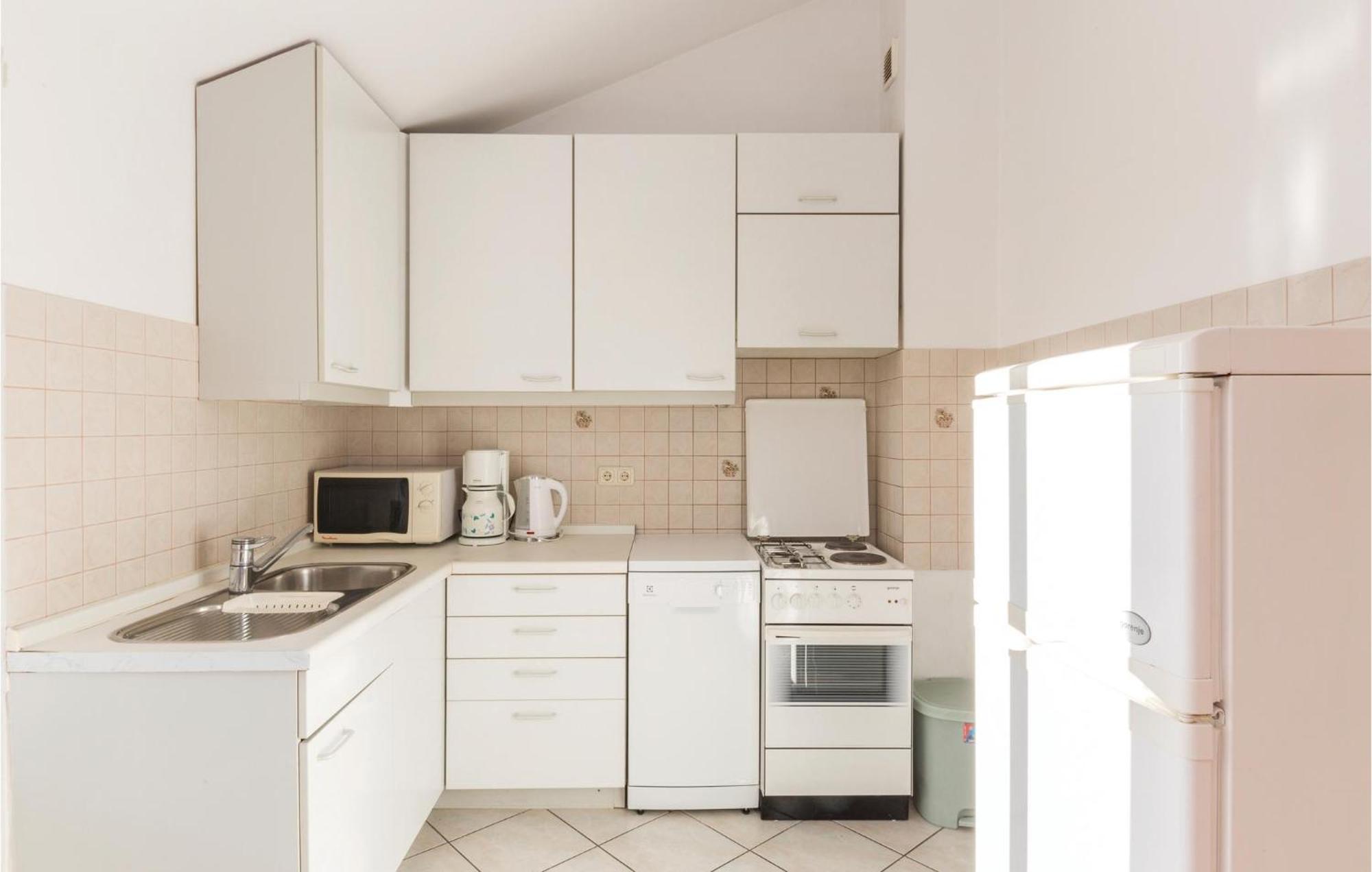 3 Bedroom Amazing Apartment In Makarska Buitenkant foto