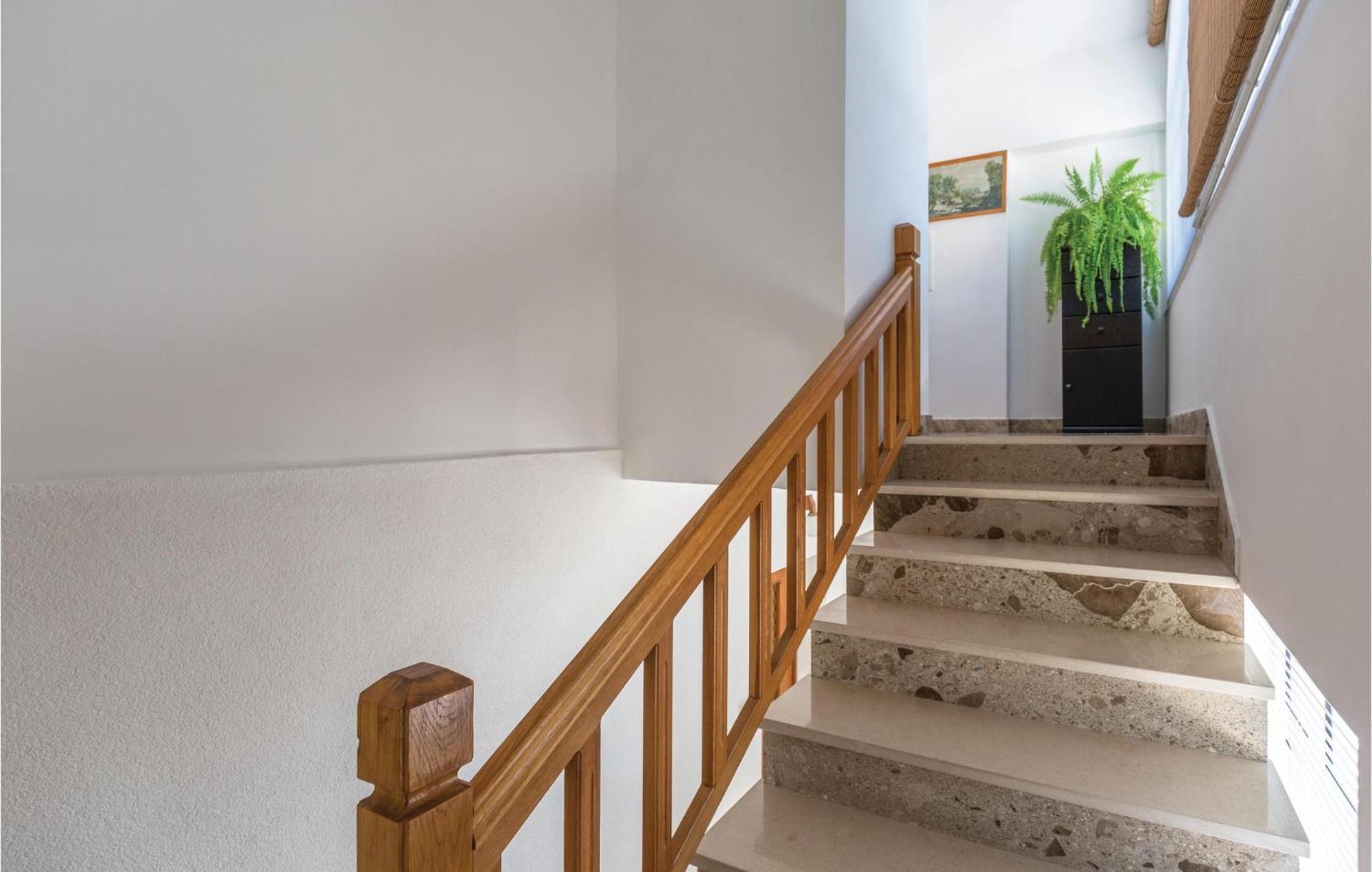 3 Bedroom Amazing Apartment In Makarska Buitenkant foto