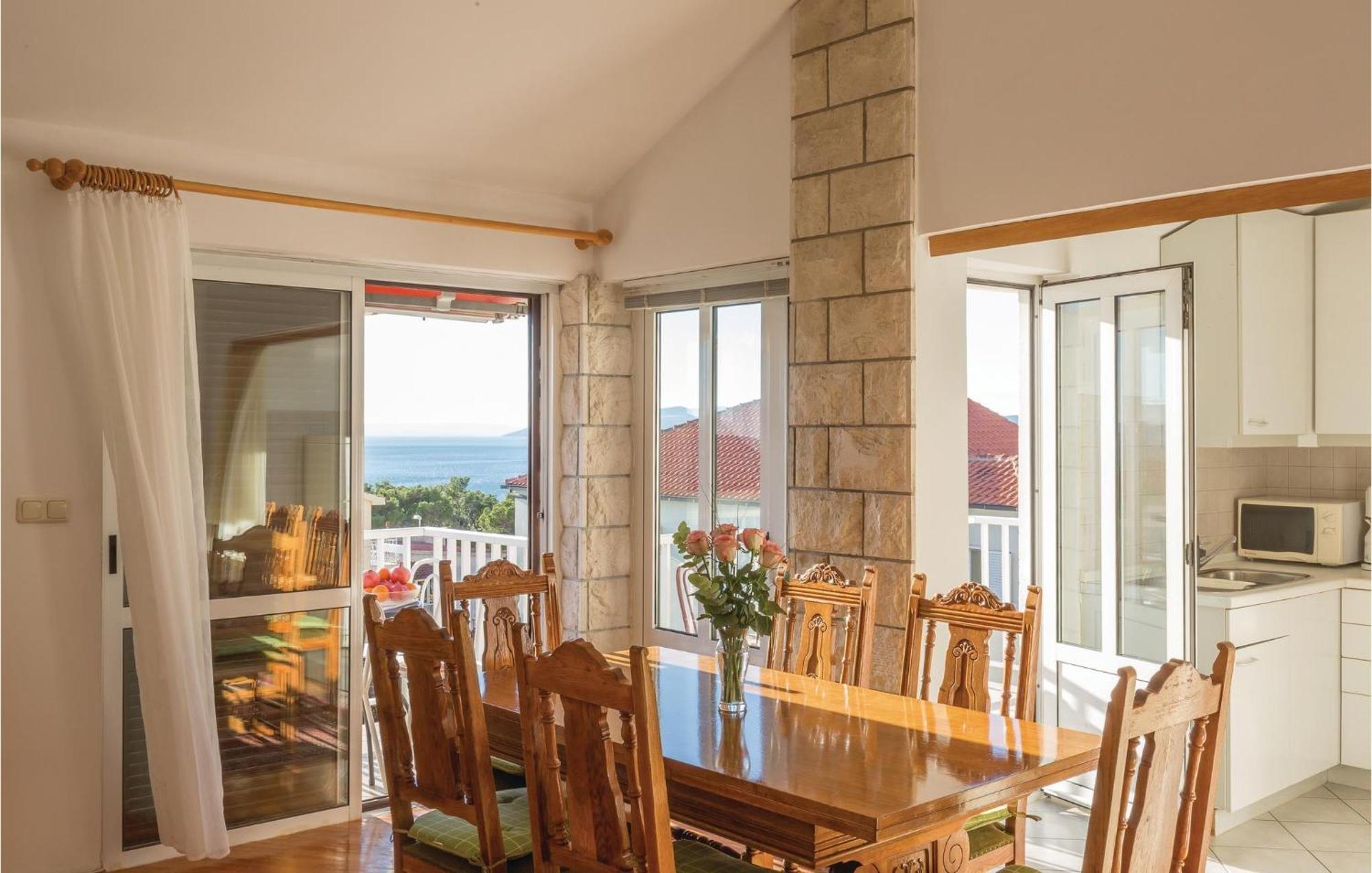 3 Bedroom Amazing Apartment In Makarska Buitenkant foto