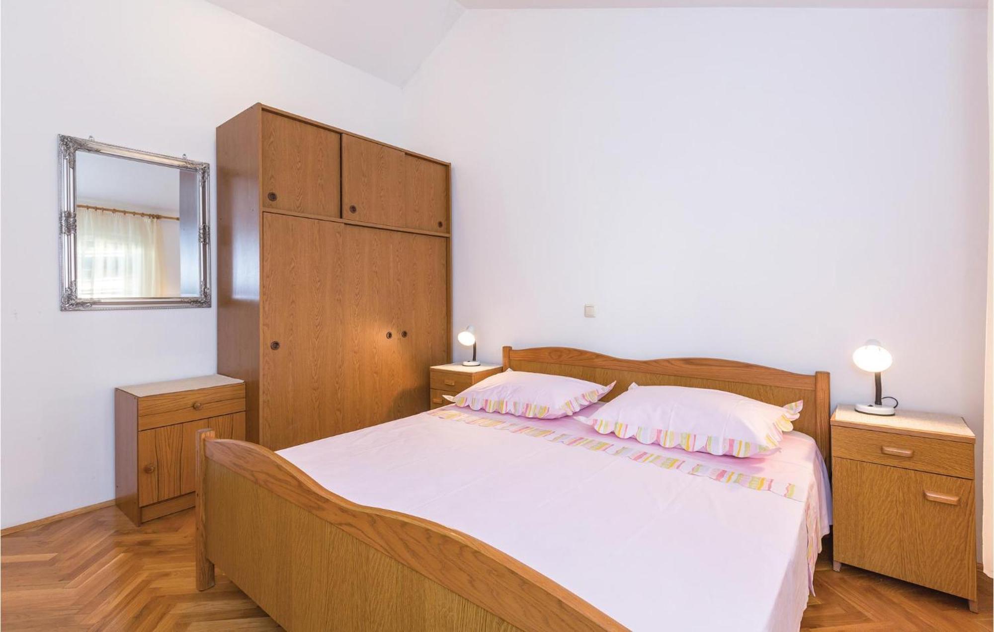 3 Bedroom Amazing Apartment In Makarska Buitenkant foto