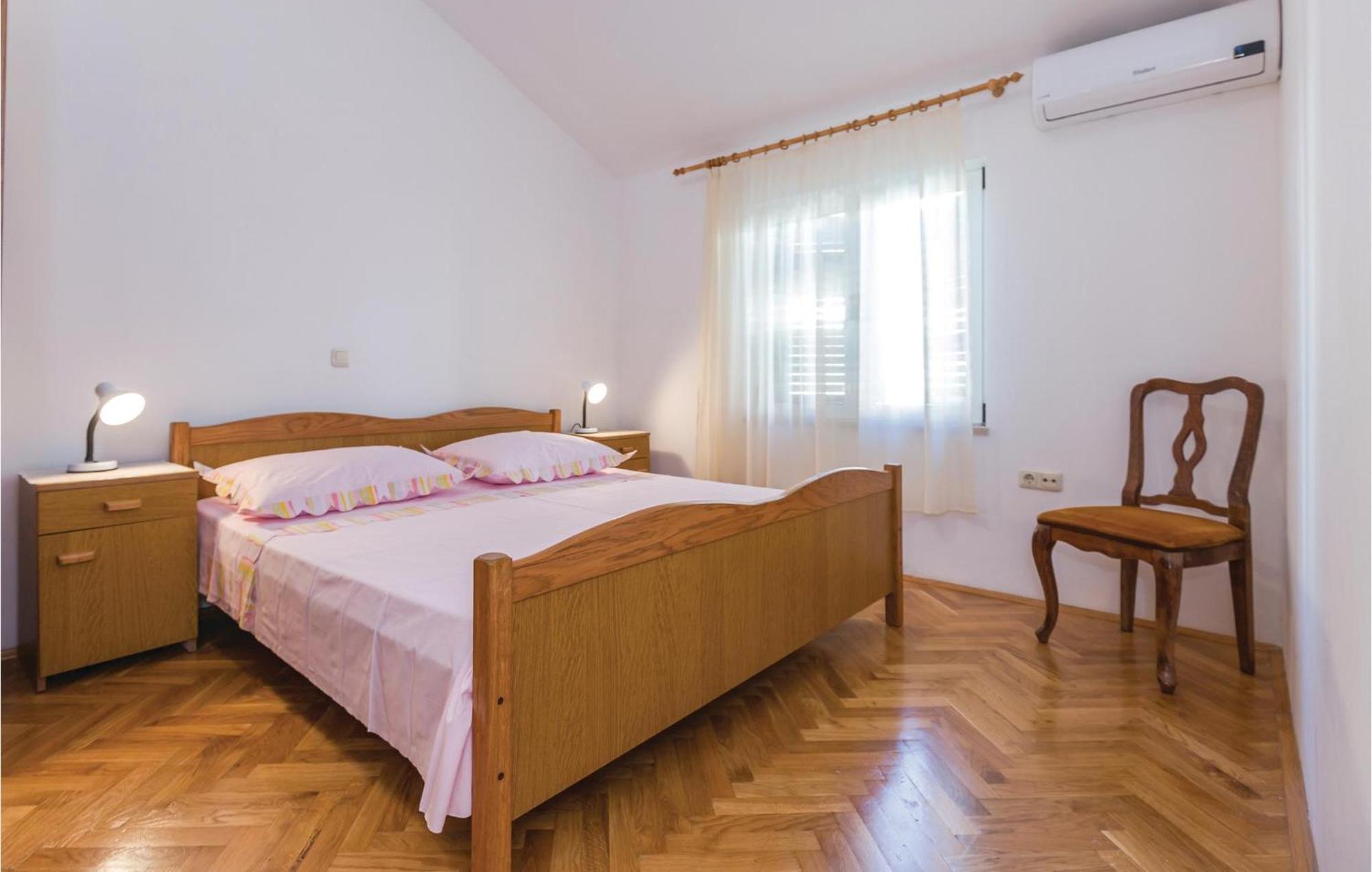 3 Bedroom Amazing Apartment In Makarska Buitenkant foto