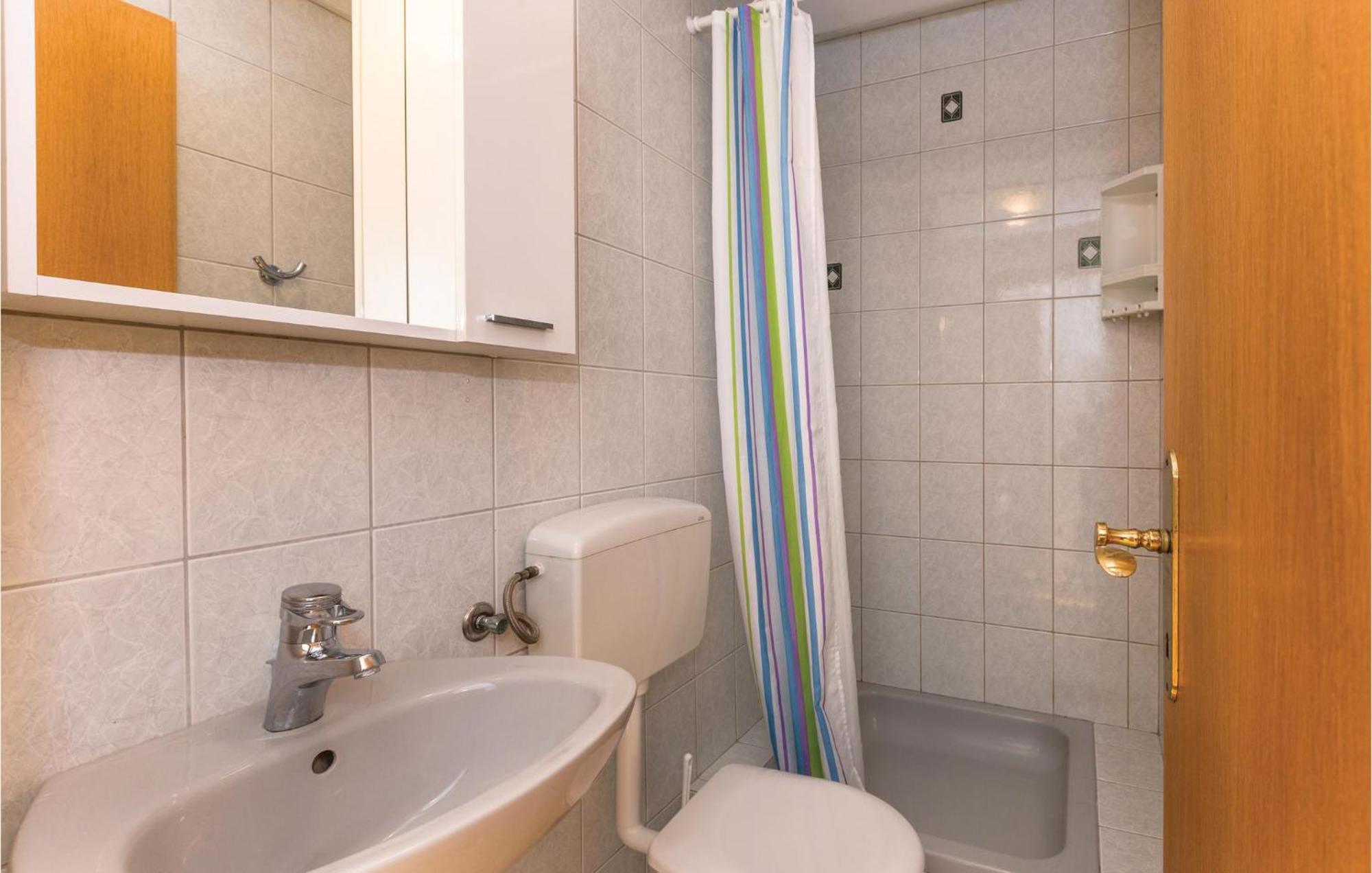 3 Bedroom Amazing Apartment In Makarska Buitenkant foto