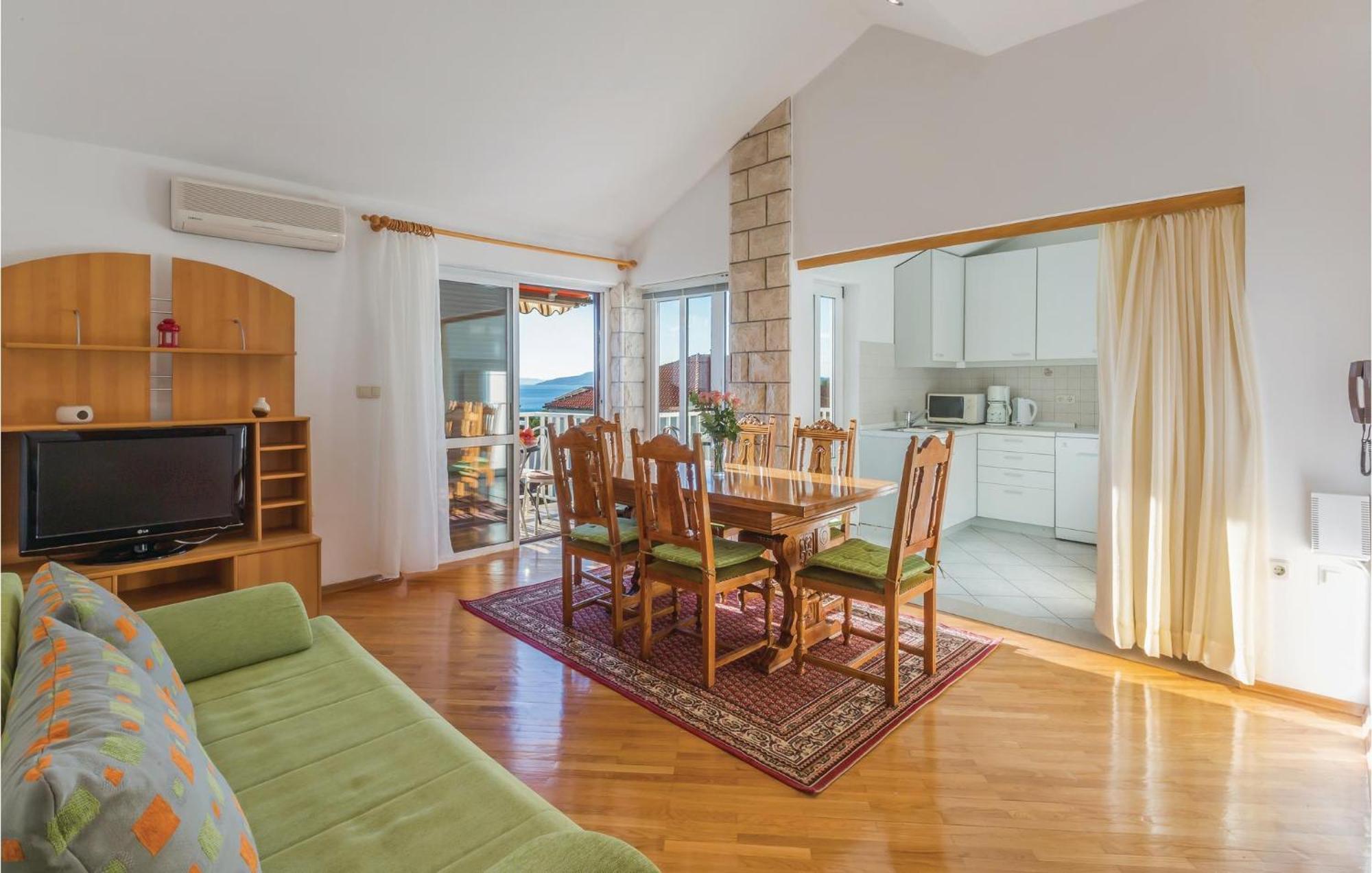 3 Bedroom Amazing Apartment In Makarska Buitenkant foto