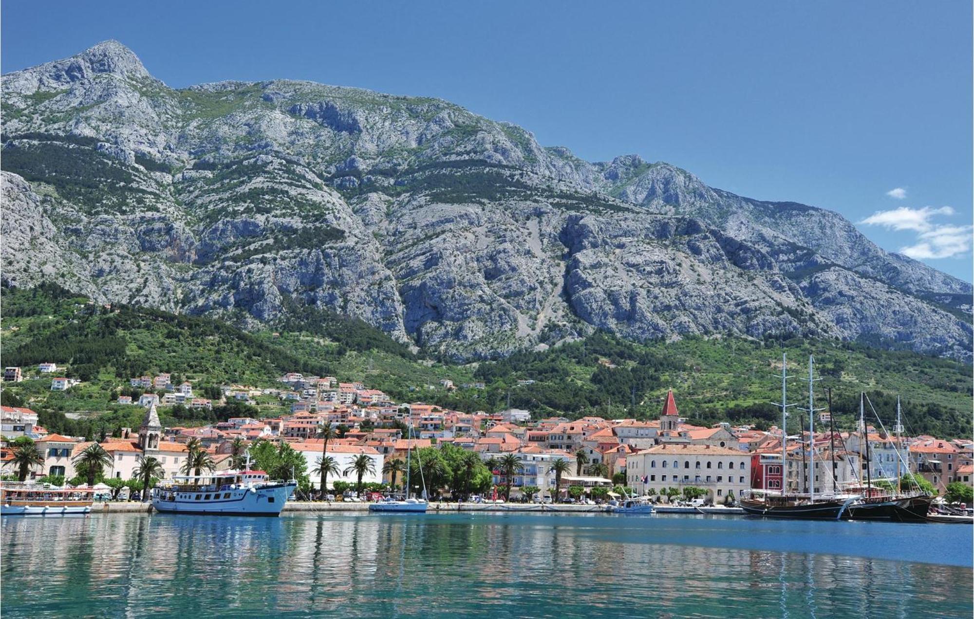 3 Bedroom Amazing Apartment In Makarska Buitenkant foto
