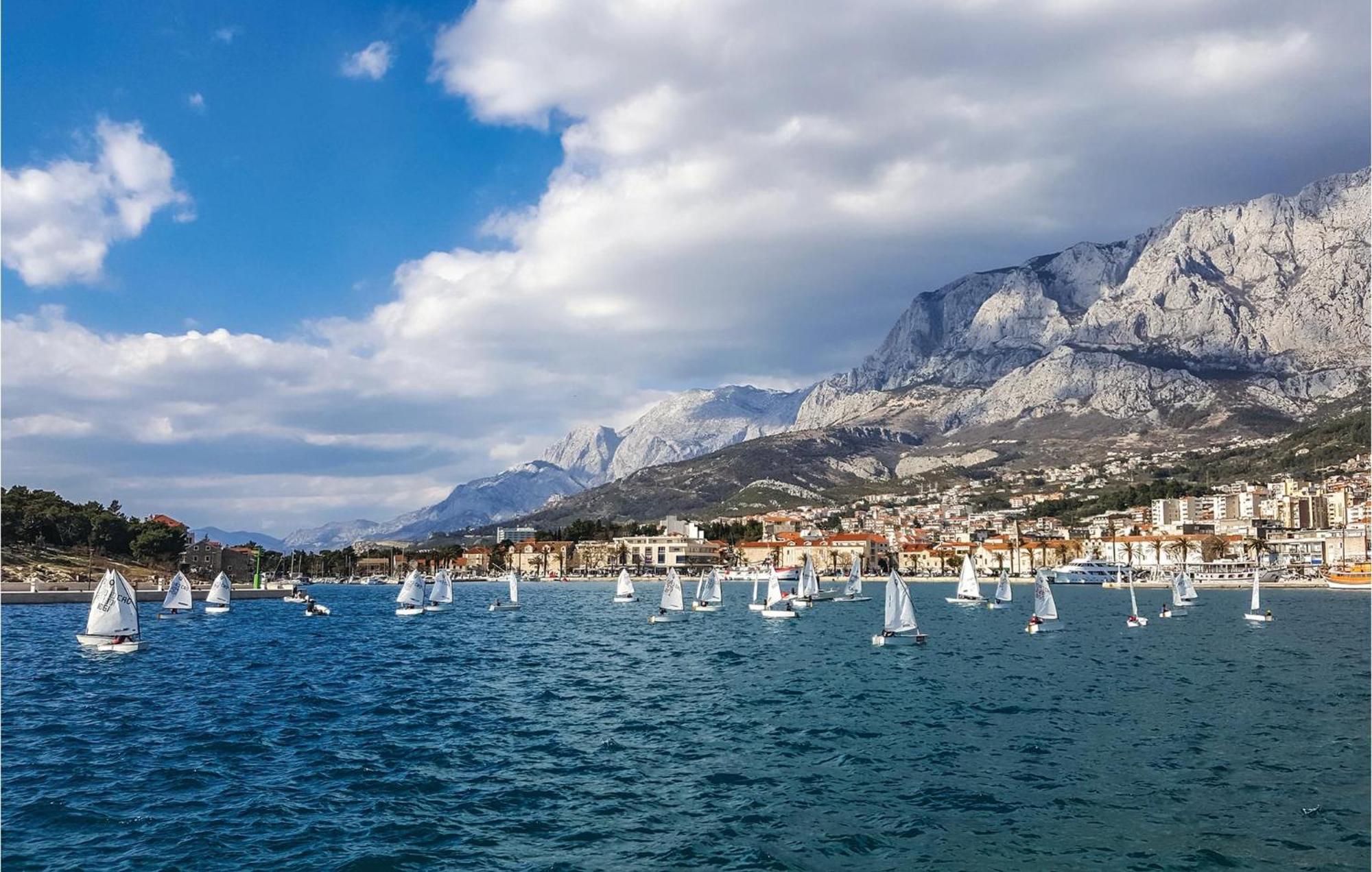 3 Bedroom Amazing Apartment In Makarska Buitenkant foto